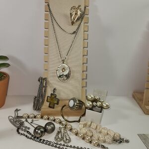 #2547, VTG 1940's JEWERLY LOT, NECKLACE, BRACELET,BROOCH EARRINGS ETC